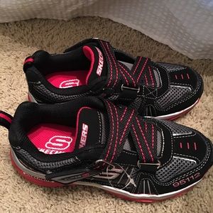 Boy size 1.5 new Skechers Velcro